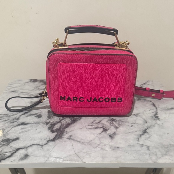 Marc Jacobs Handbags - Marc Jacobs Fuchsia Crossbody Bag